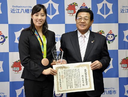 リオ五輪銅メダリスト 乾選手に市民栄誉賞
