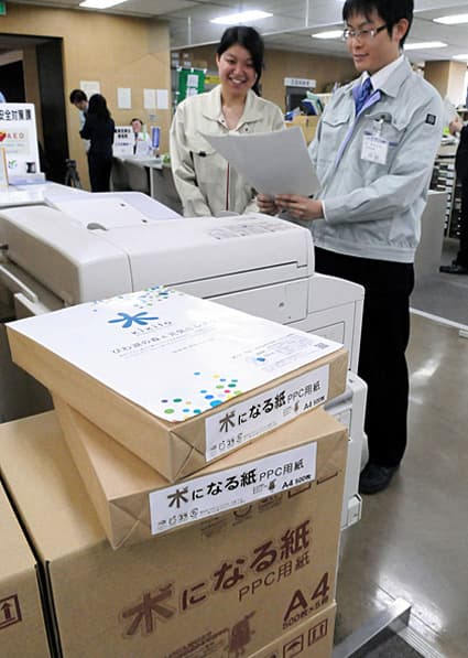 地元産の間伐材で作ったコピー用紙「木になる紙」