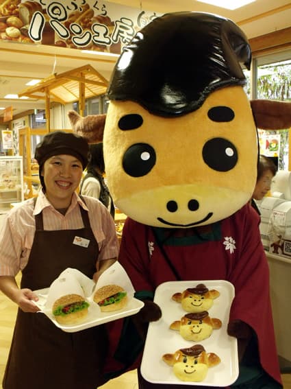 「かわいい」と大評判 うし丸パンとバーガー