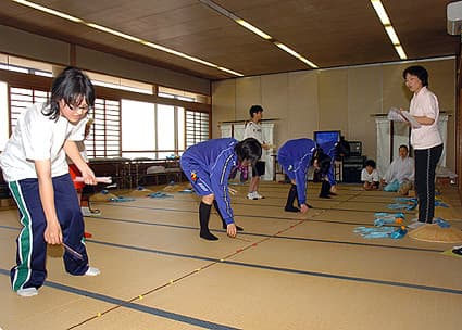 今年の奉耕手に滋賀学園生徒