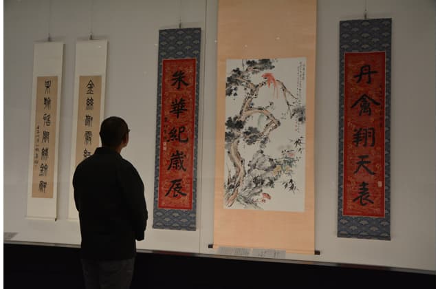 対聯と絵画の融合 中国有名書家の書風が光る