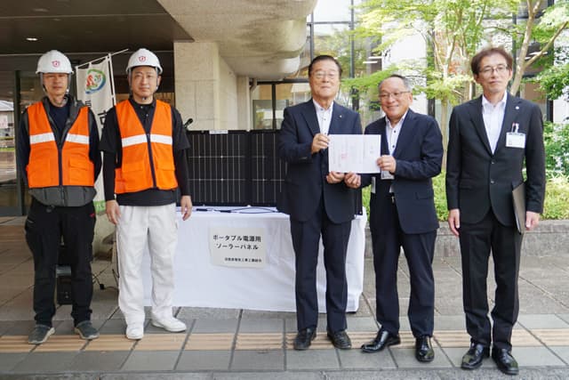 災害時の備えにソーラーパネル1式を寄贈