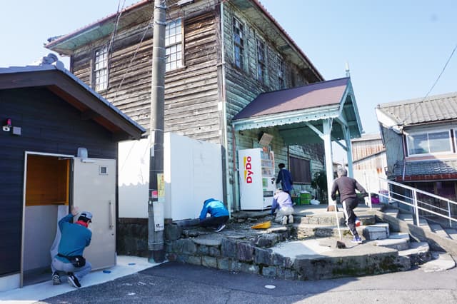 地域のシンボル新八日市駅舎、地域住民が清掃