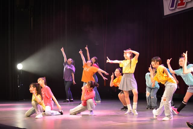 46チームが様々なダンスで個性を発揮