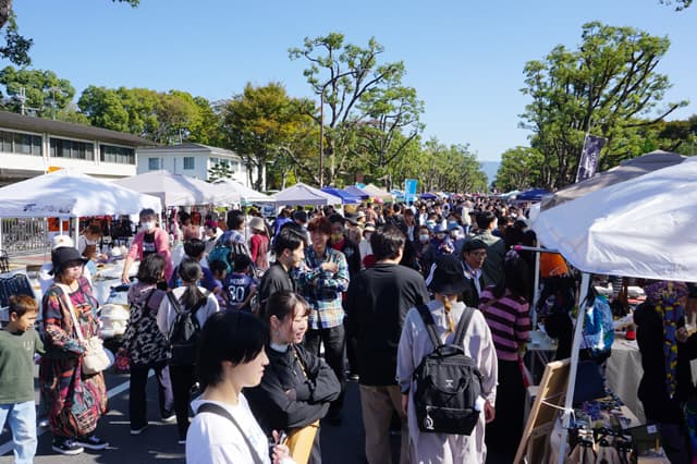 二五八祭に大勢の来場者 東近江市役所周辺