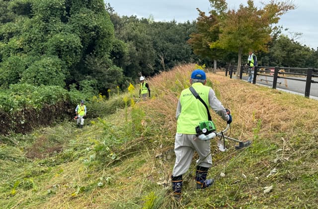シルバー環境美化の日に呼応 会員100人が清掃活動