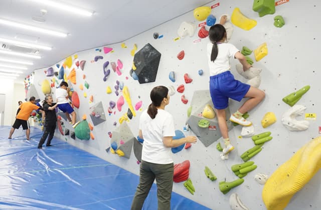 国スポ競技を体験 小学生ボルダー体験教室