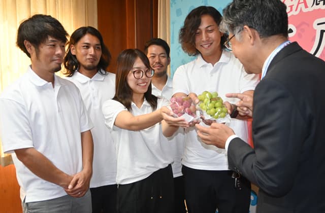 津田干拓地果樹生産組合「淡海ぶどう」初収穫