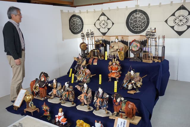 源頼朝公を題材にした「正野家伝来の五月人形」展開催中
