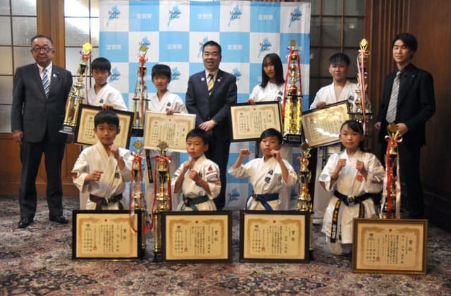 空手道全国大会で入賞8人