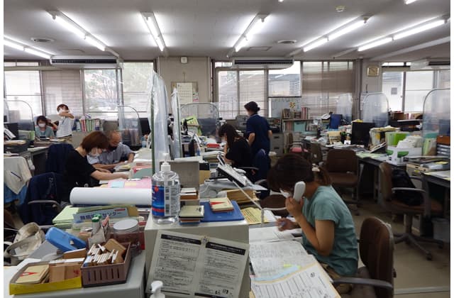 コロナ第5波 直面する課題(2)感染爆発 対策の最前線を襲う