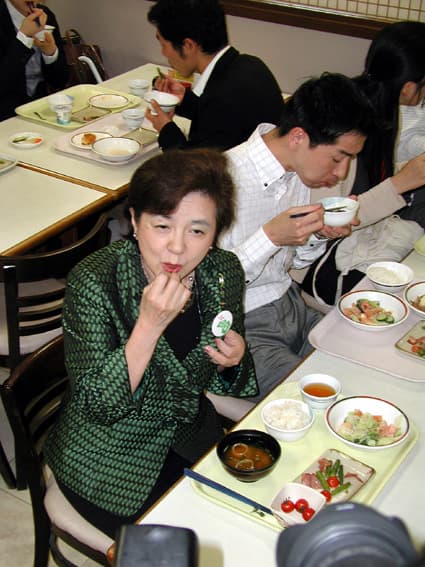 県庁食堂に福島県産野菜使ったメニュー
