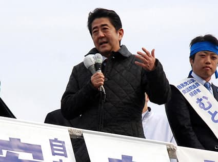 民主、中核から内部崩壊