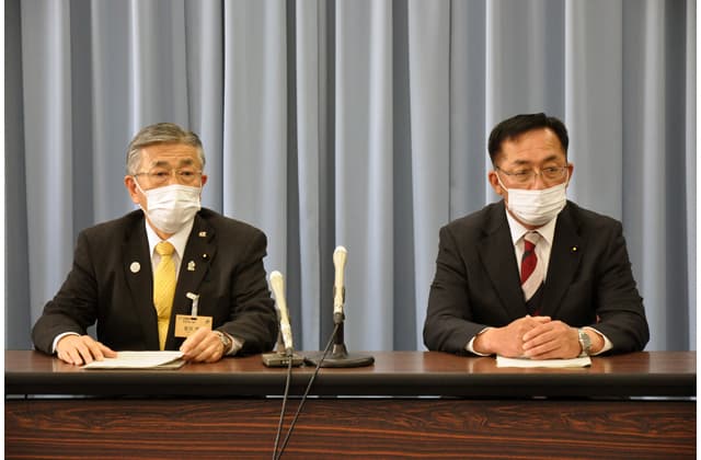 県議会 新議長に富田博明氏