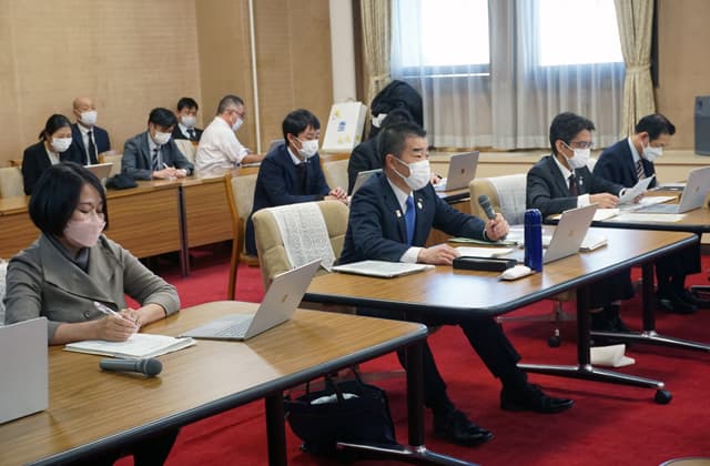 県議会 知事と会派との政策協議