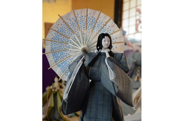 新作「清湖雛」と「絆雛」を寄贈 人形師・東之湖さん