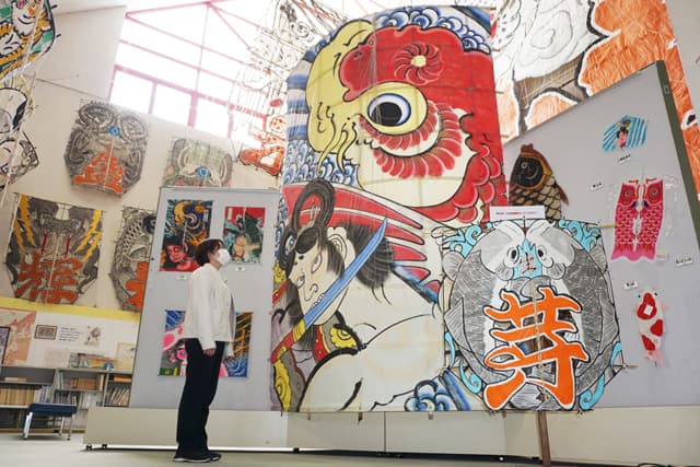 元気に力強く 鯉の凧展