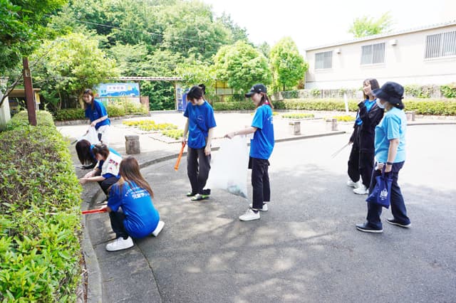 びわこ学院大学短期大学部 児童学コース1回生が美化活動