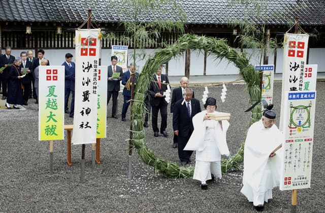 真夏の無病息災祈願 茅の輪くぐり