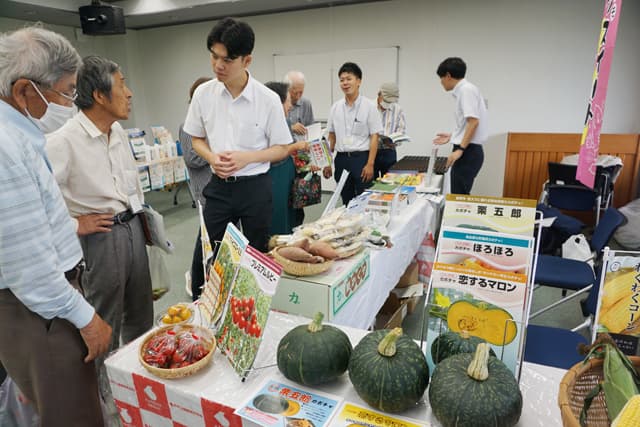 有益な情報交換の場に 大手種苗メーカーの展示会