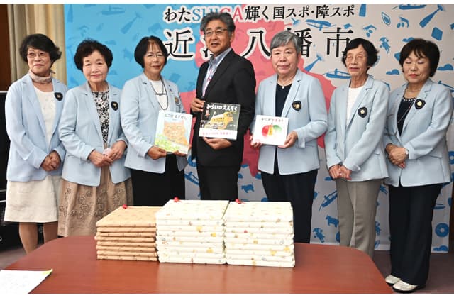 保育所や幼稚園などに絵本88冊贈呈