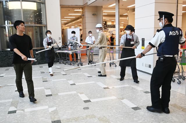 イオン近江八幡店で無差別殺傷事案対応訓練