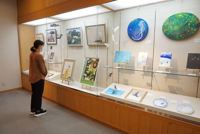 竜王町立図書館 大空圓作品展 27日まで