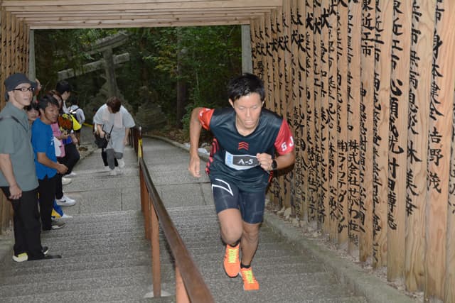 379段の石段ダッシュ