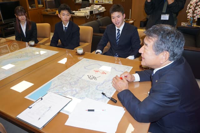 成人式実行委員会が表敬訪問