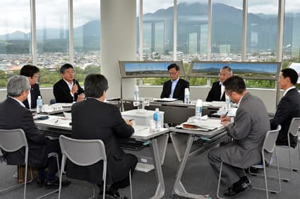 県境超え連携強化 鈴鹿山麓の8首長が初会合
