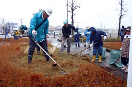 年末恒例の清掃奉仕 官庁街を美しく